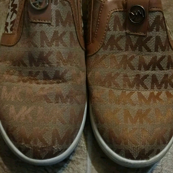 Kids' Michael Kors shoes - Picture 2 of 7